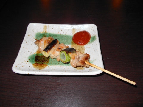 東武スカイツリーラインのせんげん台駅を最寄駅とする埼玉県越谷市千間台東１丁目にある居酒屋鍛冶屋文蔵せんげん台店の若鶏とねぎ間串