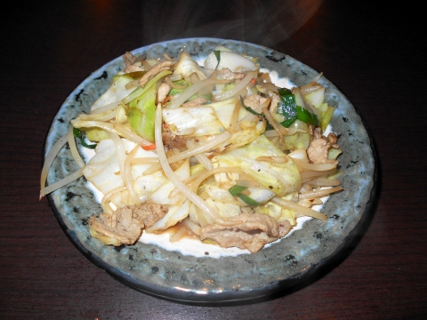 東武スカイツリーラインのせんげん台駅を最寄駅とする埼玉県越谷市千間台東１丁目にある居酒屋鍛冶屋文蔵せんげん台店の肉野菜炒め