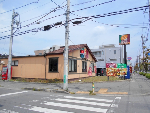 埼玉県越谷市千間台西1丁目にあるイタリアン料理の店「グラッチェガーデンズ　せんげん台店」外観