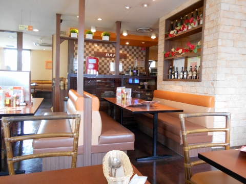 埼玉県越谷市千間台西1丁目にあるイタリアン料理の店「グラッチェガーデンズ　せんげん台店」外観