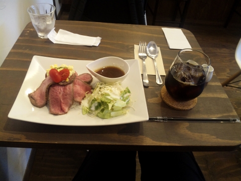 埼玉県春日部市南４丁目にあるカフェ「Tom ＆Y’S Coffee （トム アンド ワイズ コーヒー）」ローストビーフセット