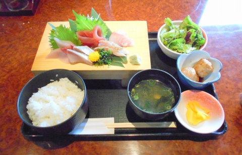 東京都練馬区光ヶ丘2丁目にある居酒屋「はなの舞　光が丘IMA公園通り店」刺身定食
