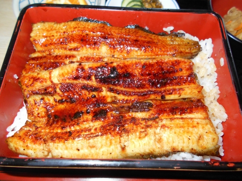 JR武蔵野線および埼玉高速鉄道の埼玉スタジアム線の東川口駅近くの埼玉県さいたま市緑区大門にあるうなぎ川魚料理のお店満寿家の肝吸い JR武蔵野線および埼玉高速鉄道の埼玉スタジアム線の東川口駅近くの埼玉県さいたま市緑区大門にあるうなぎ川魚料理のお店満寿家の肝吸い