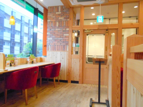 練馬区東大泉にある喫茶店 コメダ珈琲店 大泉学園店 です 最寄駅は西武池袋線の大泉学園駅になります 大泉学園 駅周辺は朝食を食べるのには不自由しません そんな中にありましてコメダ珈琲店は朝はドリンクを頼むとトーストとゆで卵が付いてくるサービスをやっており