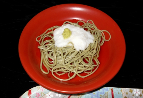 島根県鹿足郡津和野町後田口にある和食のお店「沙羅の木松韻亭」山菜つづり　琴　笹そばの山芋かけ