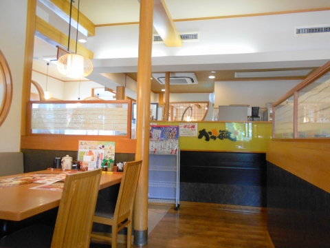 埼玉県さいたま市緑区美園５丁目にあるとんかつ料理店「かつ敏　浦和美園店」店内