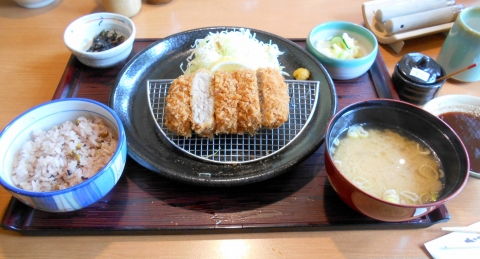 埼玉県さいたま市緑区美園５丁目にあるとんかつ料理店「かつ敏　浦和美園店」三元豚ヒレカツ定食