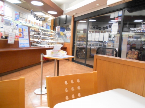 都営大江戸線の光が丘駅を最寄駅とする東京都練馬区光が丘５丁目にあるカフェ・スイーツのミスタードーナツ光が丘IMAショップの店内