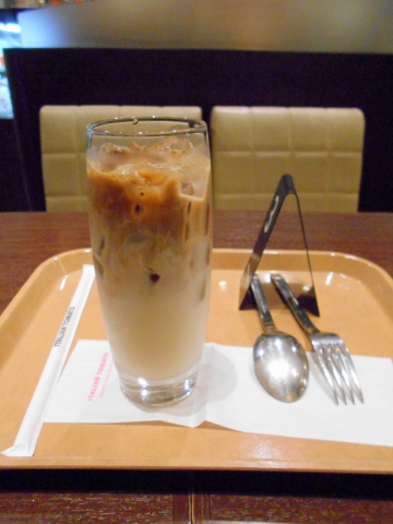 都営大江戸線の光が丘駅を最寄駅とする東京都練馬区光が丘５丁目にあるカフェイタリアントマトCafeJr.光が丘IMA店のアイスカフェラテL