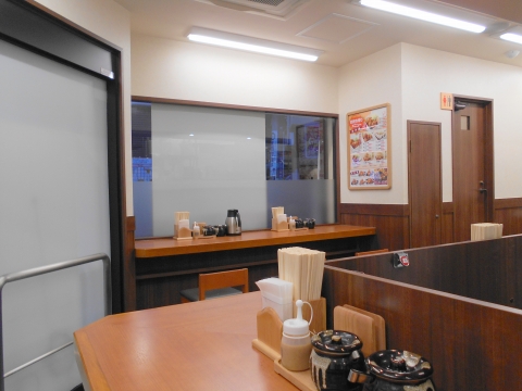 神奈川県川崎市中原区木月1丁目にあるからあげ専門店「からやま 元住吉店」 神奈川県川崎市中原区木月1丁目にあるからあげ専門店「からやま 元住吉店」店内