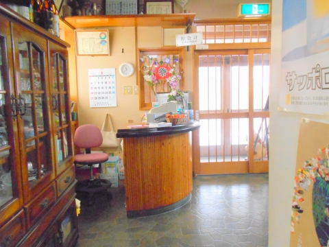 東武スカイツリーラインせんげん台駅を最寄駅とする埼玉県越谷市千間台東１丁目にある和食と割烹料理の大衆割烹千石家の店内