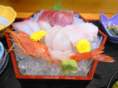 東武スカイツリーラインせんげん台駅を最寄駅とする埼玉県越谷市千間台東１丁目にある和食と割烹料理の大衆割烹千石家の刺身定食