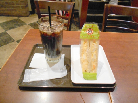 神奈川県川崎市中原区木月１丁目にあるカフェ「サンマルクカフェ　神奈川元住吉店」ベトナム珈琲（アイス）にたまごサンド 