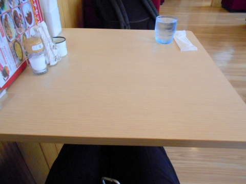 東武スカイツリーライン東武アーバンパークラインの春日部駅近くにある埼玉県春日部市中央1丁目にある喫茶店喫茶ラクーンの座った席 東武スカイツリーライン東武アーバンパークラインの春日部駅近くにある埼玉県春日部市中央1丁目にある喫茶店喫茶ラクーンの座った席