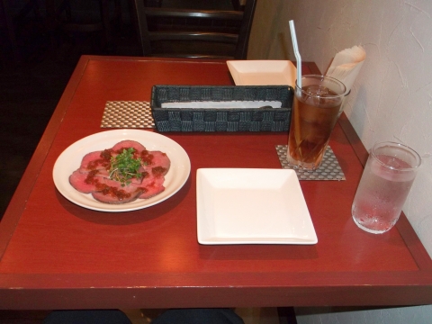 都営大江戸線の光が丘駅と練馬春日町駅を最寄駅とする東京都練馬区田柄５丁目にあるカフェCafeSalonGLORYカフェサロングロリーのおつまみローストビーフ