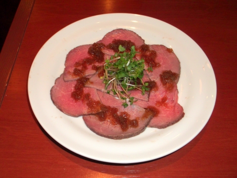 都営大江戸線の光が丘駅と練馬春日町駅を最寄駅とする東京都練馬区田柄５丁目にあるカフェCafeSalonGLORYカフェサロングロリーのおつまみローストビーフ