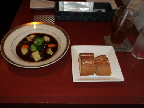都営大江戸線の光が丘駅と練馬春日町駅を最寄駅とする東京都練馬区田柄５丁目にあるカフェCafeSalonGLORYカフェサロングロリーの超濃厚ビーフシチュー