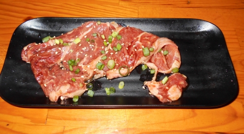 東武スカイツリーラインせんげん台駅を最寄駅とする埼玉県越谷市千間台東１丁目にある七輪焼肉安安せんげん台店の外観