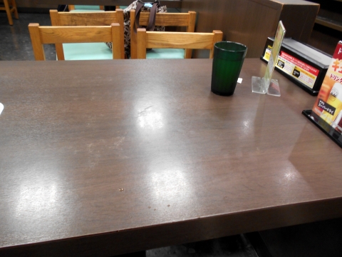 東武スカイツリーラインせんげん台駅を最寄駅とする埼玉県越谷市千間台東１丁目にある牛丼店なか卯せんげん台店の店内