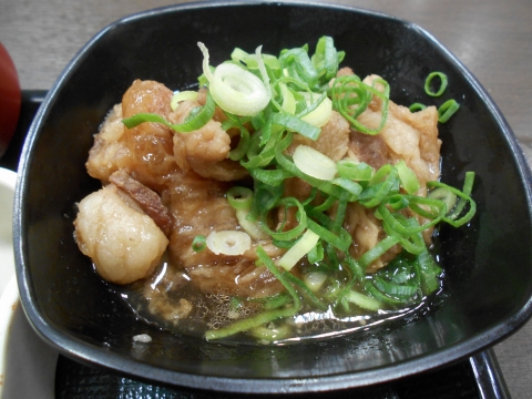 東武スカイツリーラインせんげん台駅を最寄駅とする埼玉県越谷市千間台東１丁目にある牛丼店なか卯せんげん台店の牛すじ煮込み