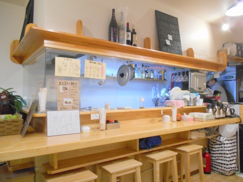 東京メトロ副都心線及び有楽町線の地下鉄赤塚駅と平和台駅を最寄駅とする東京都練馬区田柄2丁目にある餃子専門店餃子ダイニングふくらの店内 東京メトロ副都心線及び有楽町線の地下鉄赤塚駅と平和台駅を最寄駅とする東京都練馬区田柄2丁目にある餃子専門店餃子ダイニングふくらの店内