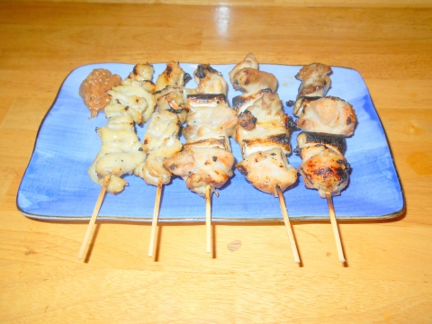 東京都練馬区田柄２丁目にある居酒屋「さち」鶏皮2本にねぎま3本