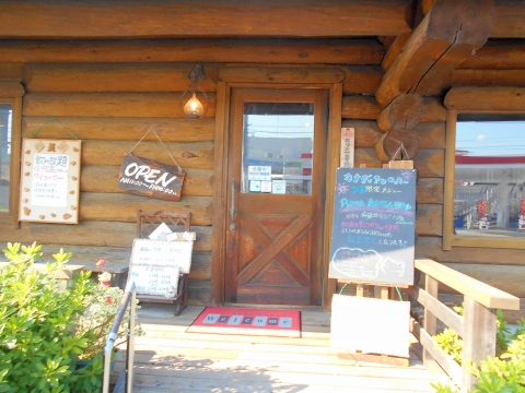 東武スカイツリーラインの北越谷駅を最寄駅とする埼玉県越谷市東大沢3丁目にあるイタリアンのカナディアンロッキーCANADIANROCKYの入口