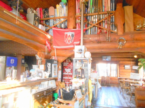 東武スカイツリーラインの北越谷駅を最寄駅とする埼玉県越谷市東大沢3丁目にあるイタリアンのカナディアンロッキーCANADIANROCKYの店内