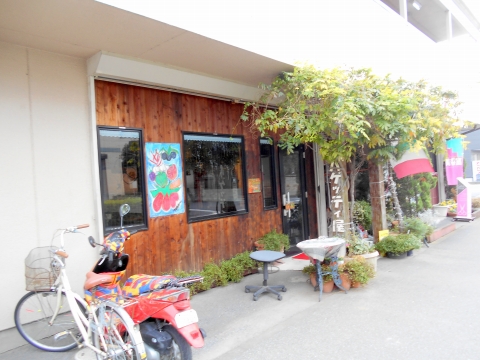 東武スカイツリーラインの大袋駅近くの埼玉県越谷市下間久里にあるイタリアンのお店タントアリオの外観 東武スカイツリーラインの大袋駅近くの埼玉県越谷市下間久里にあるイタリアンのお店タントアリオの外観