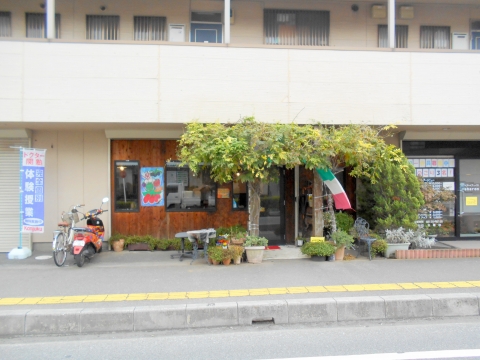 東武スカイツリーラインの大袋駅近くの埼玉県越谷市下間久里にあるイタリアンのお店タントアリオの外観 東武スカイツリーラインの大袋駅近くの埼玉県越谷市下間久里にあるイタリアンのお店タントアリオの外観