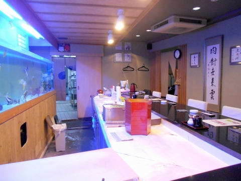 東武スカイツリーライン武里駅近くの埼玉県春日部市大場にある鮨店鮨処松葉本店の店内
