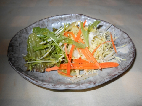 神奈川県川崎市川崎区砂子１丁目にあるイタリアン料理のお店「TAVERNA Lou-Lou　タベルナ ルゥルゥ」サラダ