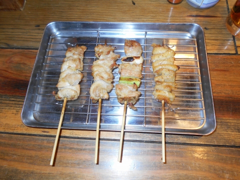 埼玉県所沢市西所沢１丁目にある焼鳥、居酒屋のお店「やきとりにしだ家　西所沢店」もも肉、ねぎま、せせり、鶏皮