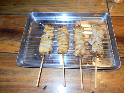 埼玉県所沢市西所沢１丁目にある焼鳥、居酒屋のお店「やきとりにしだ家　西所沢店」鶏皮2本