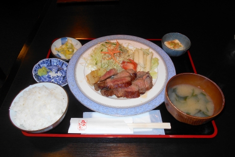 神奈川県川崎市川崎区砂子１丁目にある和食、すき焼きのお店「みやだい倶楽部」ステーキ定食