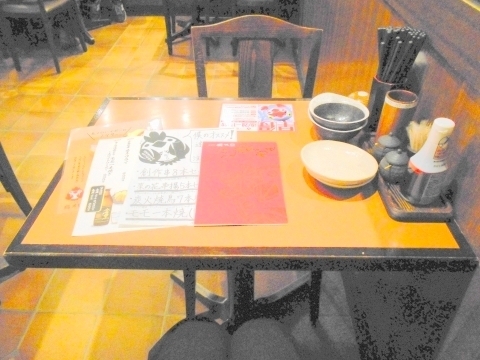 神奈川県川崎市中原区木月1丁目にある焼鳥、居酒屋のお店「三代目 鳥メロ 元住吉西口店」 東急東横線と東急目黒線の元住吉駅を最寄駅とする神奈川県川崎市中原区木月1丁目にある焼鳥と居酒屋の三代目鳥メロ元住吉西口店の店内