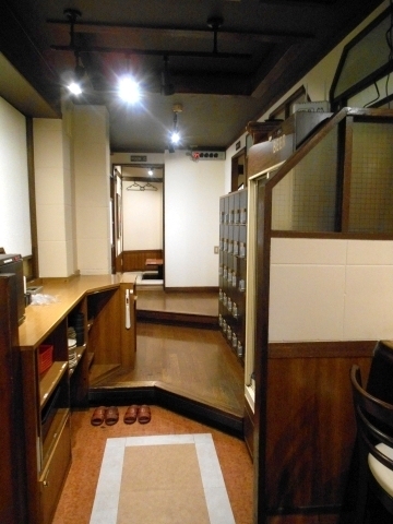 神奈川県川崎市中原区木月1丁目にある焼鳥、居酒屋のお店「三代目 鳥メロ 元住吉西口店」 東急東横線と東急目黒線の元住吉駅を最寄駅とする神奈川県川崎市中原区木月1丁目にある焼鳥と居酒屋の三代目鳥メロ元住吉西口店の店内