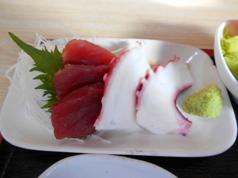 東京都江戸川区瑞江2丁目にある居酒屋「かまどや　瑞江店」かまどや定食の刺身