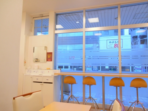 埼玉県所沢市西所沢１丁目にあるパン、サンドイッチのお店「フレッシュベーカリー神戸屋 西所沢駅店」店内