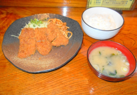 神奈川県川崎市川崎区砂子１丁目にあるとんかつ店「㐂多八（喜多八）」特ヒレカツとライスと味噌汁