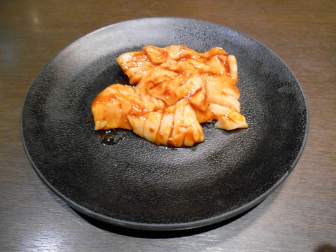 都営大江戸線の光が丘駅と練馬春日町駅を最寄駅とする東京都練馬区高松4丁目にある焼肉店かるび家光が丘店の食感シコシコ上ミノ