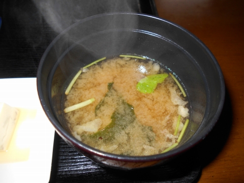 埼玉県越谷市大泊にある割烹料理店「割烹 佳瑞」味噌汁
