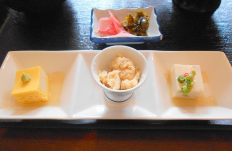 埼玉県越谷市大泊にある割烹料理店「割烹 佳瑞」先付３品と漬物