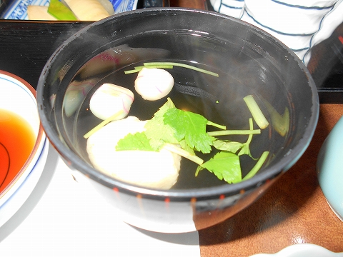 神奈川県川崎市川崎区東田町にある割烹、うなぎ料理店「割烹 蒲焼 大沼」四季弁当のお椀