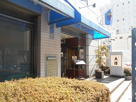 京急本線京急大師線の京急川崎駅もしくはJR東海道本線JR京浜東北線JR南武線の川崎駅近くの神奈川県川崎市川崎区東田町にある割烹と鰻料理店割烹蒲焼大沼の外観