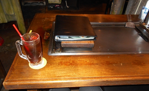 神奈川県川崎市中原区木月3丁目にあるお好み焼きのお店「大阪下町の味 お好み焼き ぼちぼち 元住吉駅前店」 東急東横線と東急目黒線の元住吉駅を最寄駅とする神奈川県川崎市中原区木月3丁目にあるお好み焼きのお店ぼちぼち元住吉駅前店の店内