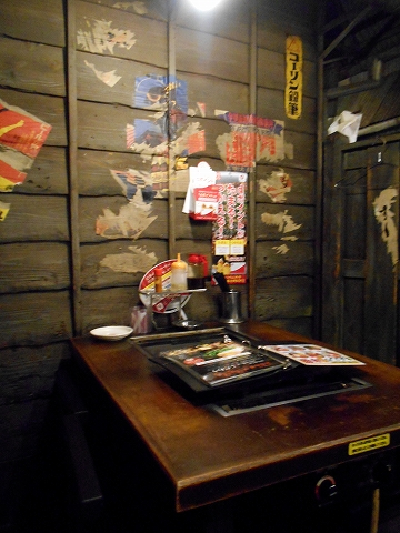 東急東横線と東急目黒線の元住吉駅を最寄駅とする神奈川県川崎市中原区木月3丁目にあるお好み焼きのお店ぼちぼち元住吉駅前店の店内 東急東横線と東急目黒線の元住吉駅を最寄駅とする神奈川県川崎市中原区木月3丁目にあるお好み焼きのお店ぼちぼち元住吉駅前店の店内