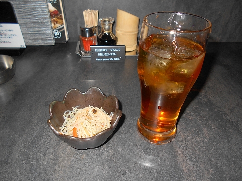 神奈川県川崎市中原区木月2丁目にある焼鳥、串焼のお店「炭火串焼 㐂酉(喜酉)」 東急東横線と東急目黒線の元住吉駅を最寄駅とする神奈川県川崎市中原区木月2丁目にある焼鳥と串焼のお店炭火串焼㐂酉喜酉きどりのウーロン茶とお通し