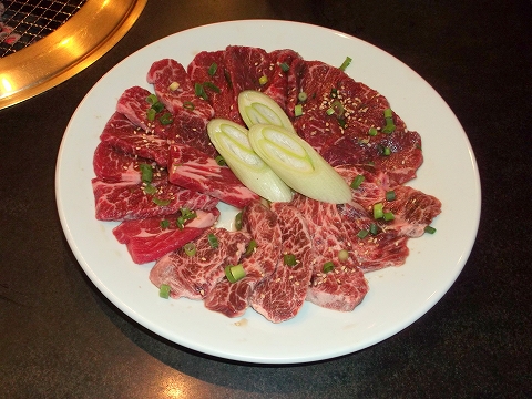 東京都練馬区田柄５丁目にある韓国料理、焼肉のお店「オモニ亭」カルビ＋ロース＋ハラミのセット