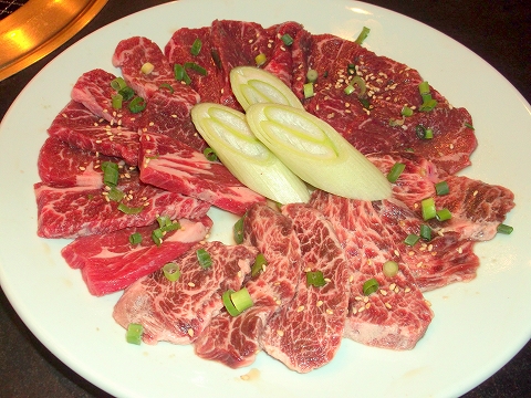 東京都練馬区田柄５丁目にある韓国料理、焼肉のお店「オモニ亭」カルビ＋ロース＋ハラミのセット